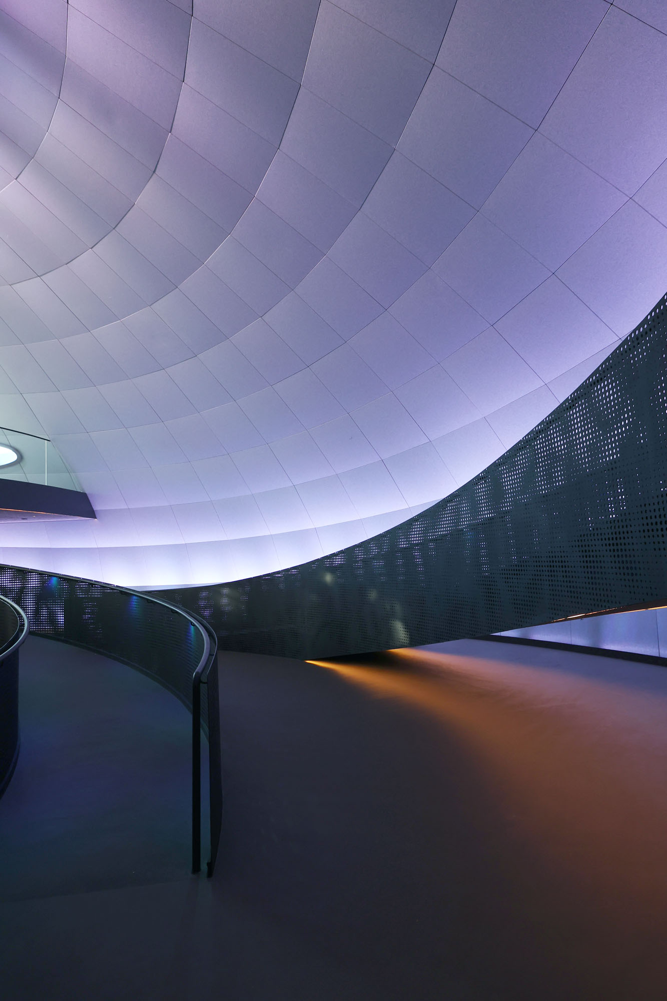 “Το μάτι του σολωμού”: H εντυπωσιακή εμπειρία στην επιβλητική πλωτή κατασκευή στα φιορδ της Νορβηγίας