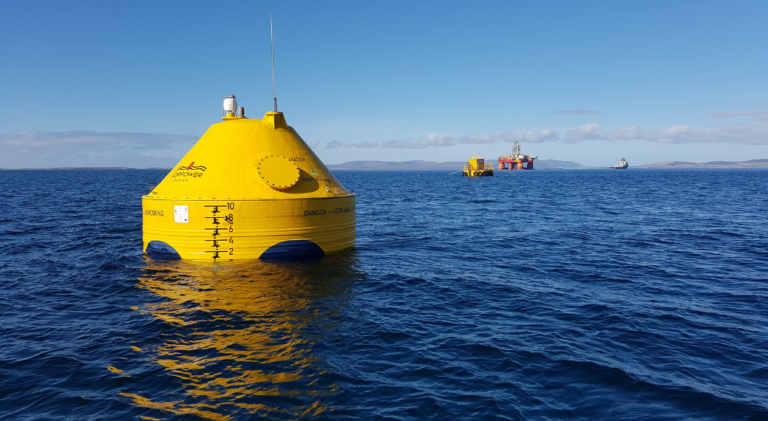 ΑΠΕ: «Πράσινη» ενέργεια από τα κύματα στη θάλασσα της Ιρλανδίας