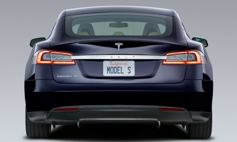 Tesla: Πόσo αντέχουν οι μπαταρίες στα αυτοκίνητά της (tweet)