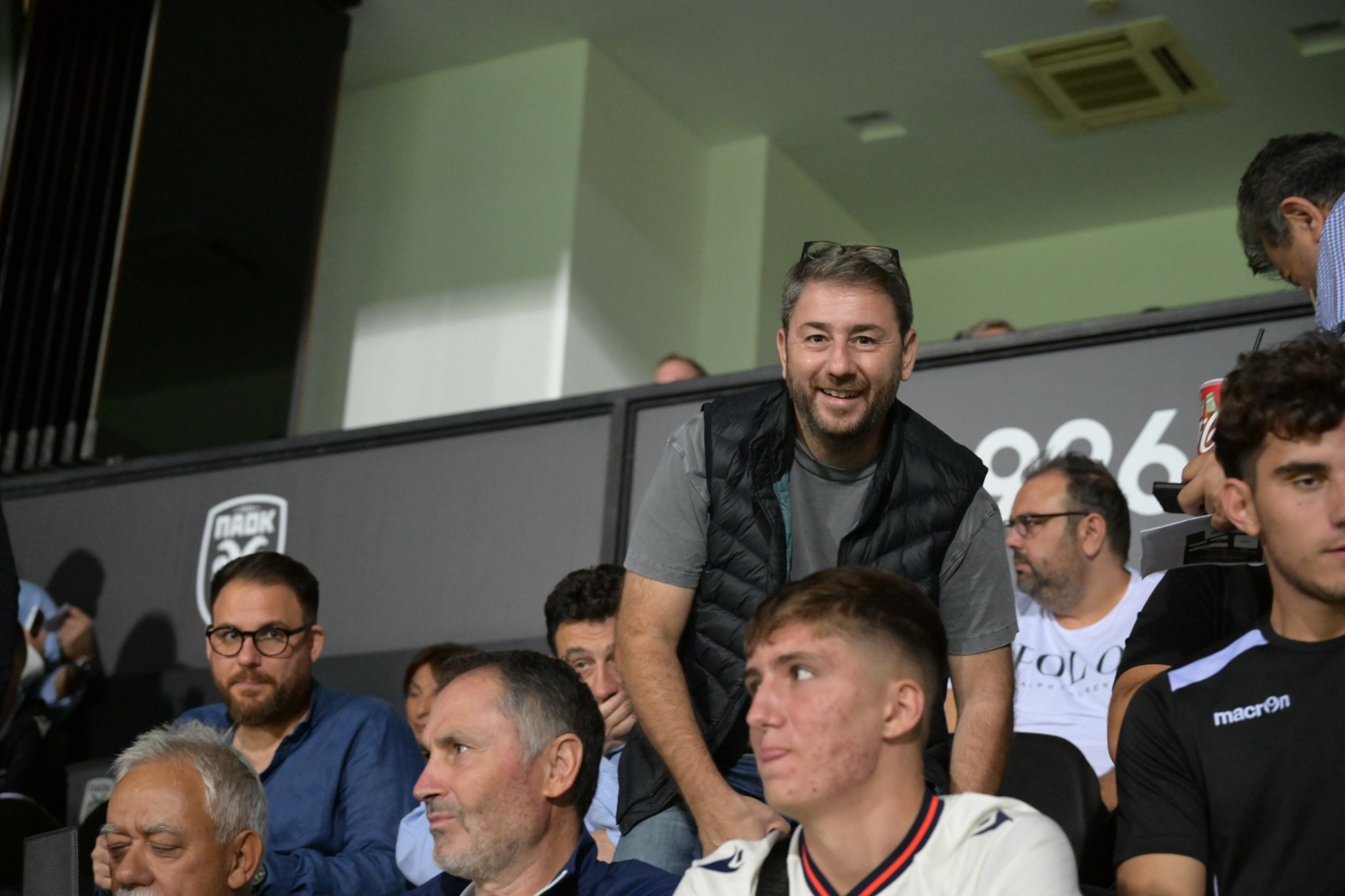 Στις κερκίδες της Τούμπας ο Ανδρουλάκης – Είδε τον αγώνα ΠΑΟΚ – Άιντραχτ Φρανκφούρτης (pics)