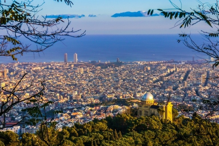 Υπερτουρισμός: Στη Βαρκελώνη αφαίρεσαν διαδρομή τουριστικού λεωφορείου από τους χάρτες Google (tweet)