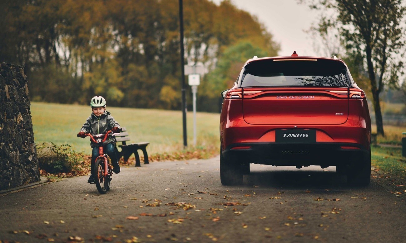 Πώς τα ηλεκτρικά οχήματα που κατασκευάζονται στην Κίνα επηρεάζουν τις πωλήσεις στην Ευρώπη