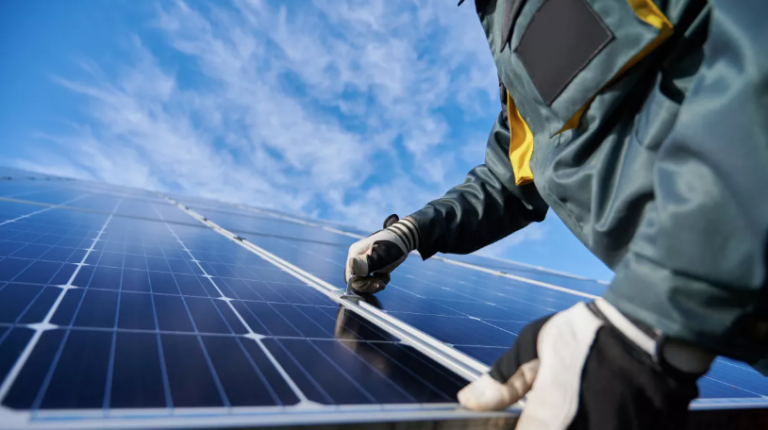 Ρεύμα: Πότε έρχεται το πρόγραμμα «φωτοβολταϊκά σε επιχειρήσεις» – Τι θα περιλαμβάνει