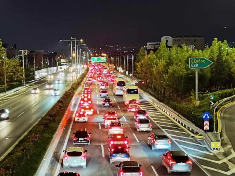 Μποτιλιάρισμα στον Κηφισό: Τρία τροχαία σε 40 λεπτά στο ρεύμα προς Πειραιά