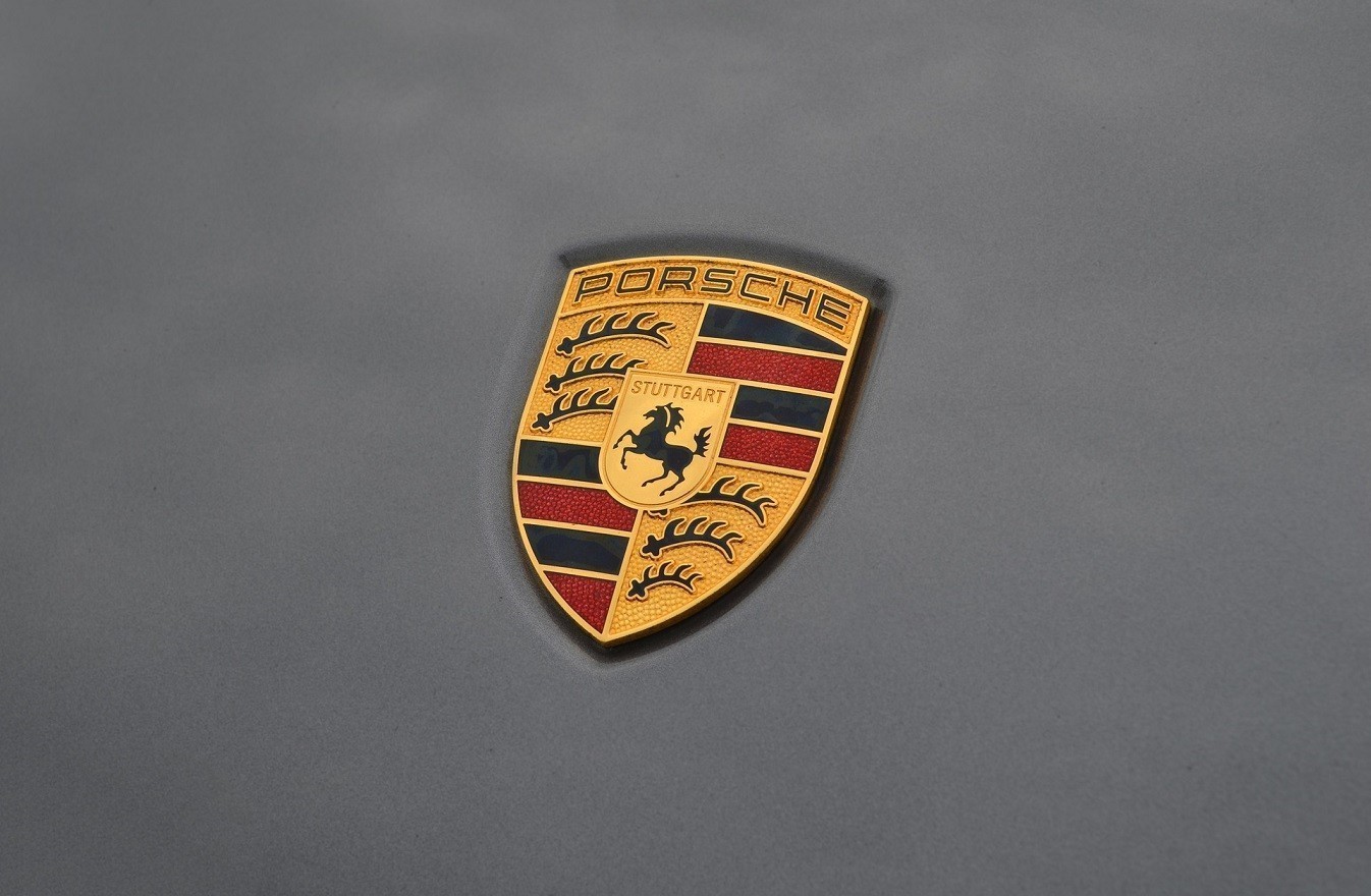 Porsche: Η μείωση στις προοπτικές έφερε πτώση 5% στη μετοχή