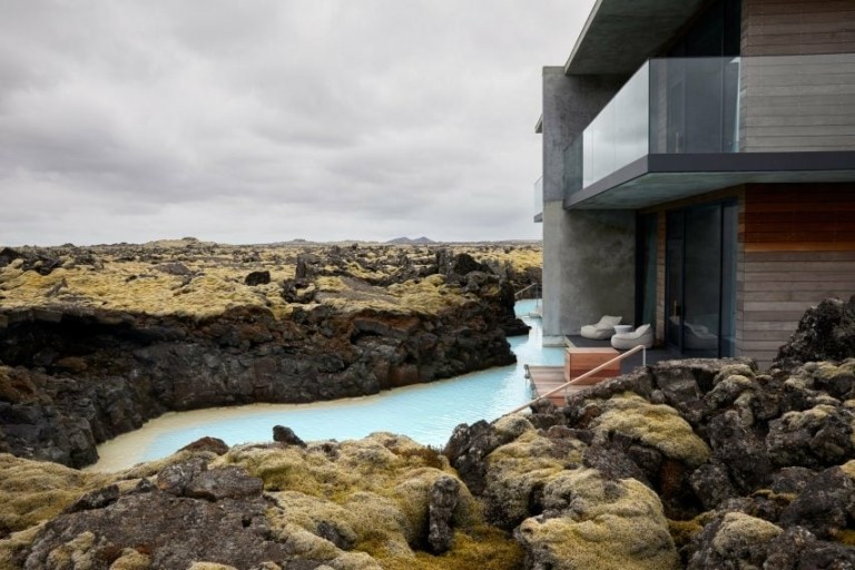 Blue Lagoon: Η απόλυτη εμπειρία της Ισλανδίας στα πιο διάσημα ιαματικά νερά του κόσμου