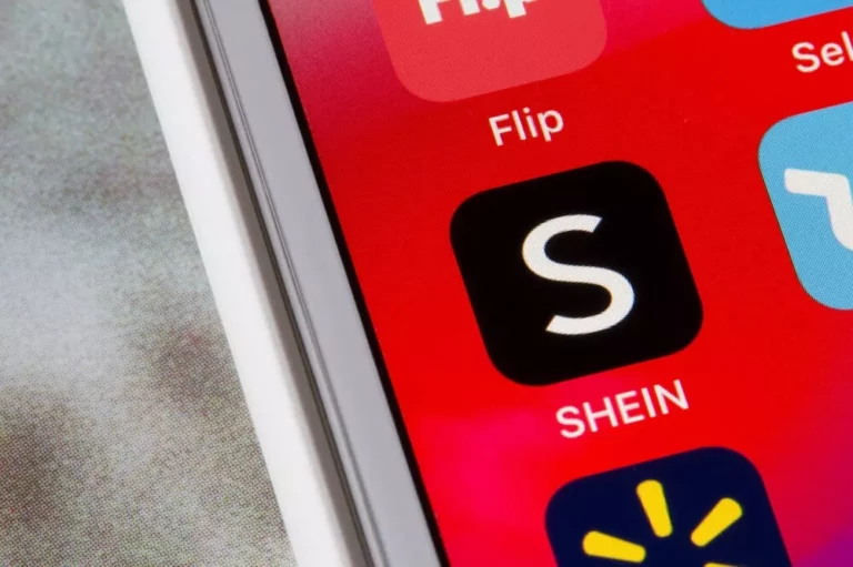 Νέες περιπέτειες για τη Shein: Ποια εταιρεία την κατηγορεί για «clopy paste» δημοφιλούς τσάντας