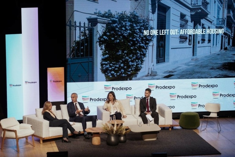 Ζαχαράκη: Θα διατεθούν 2,2 δισ. ευρώ για το στεγαστικό πρόβλημα