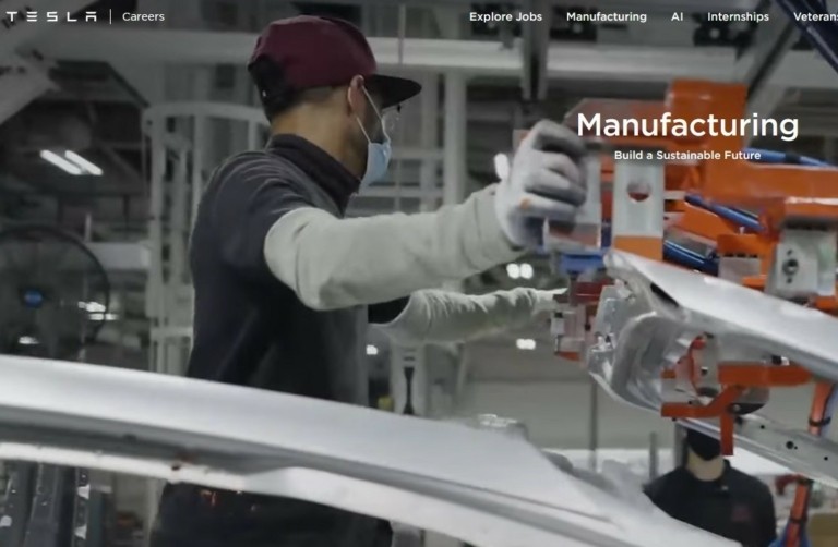 Tesla: Αντιμετωπίζει ξανά κατηγορίες για ρατσισμό (tweet)