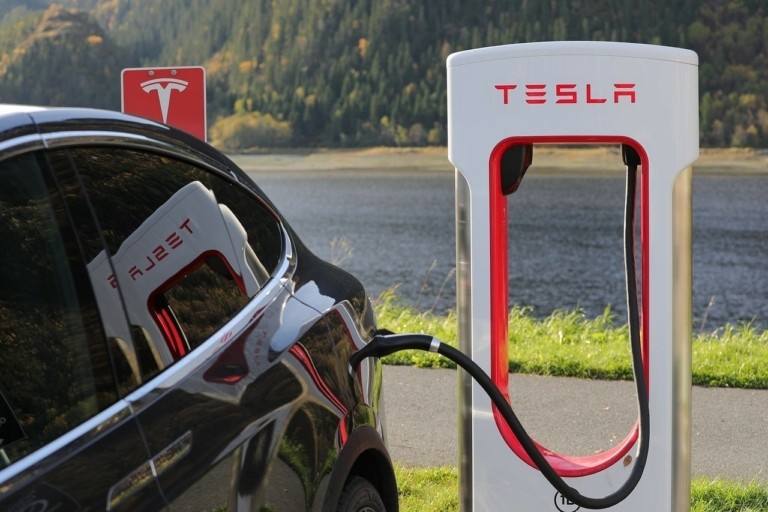 Tesla: Γιατί προχωρά στην ανάκληση σχεδόν 55.000 οχημάτων Model X