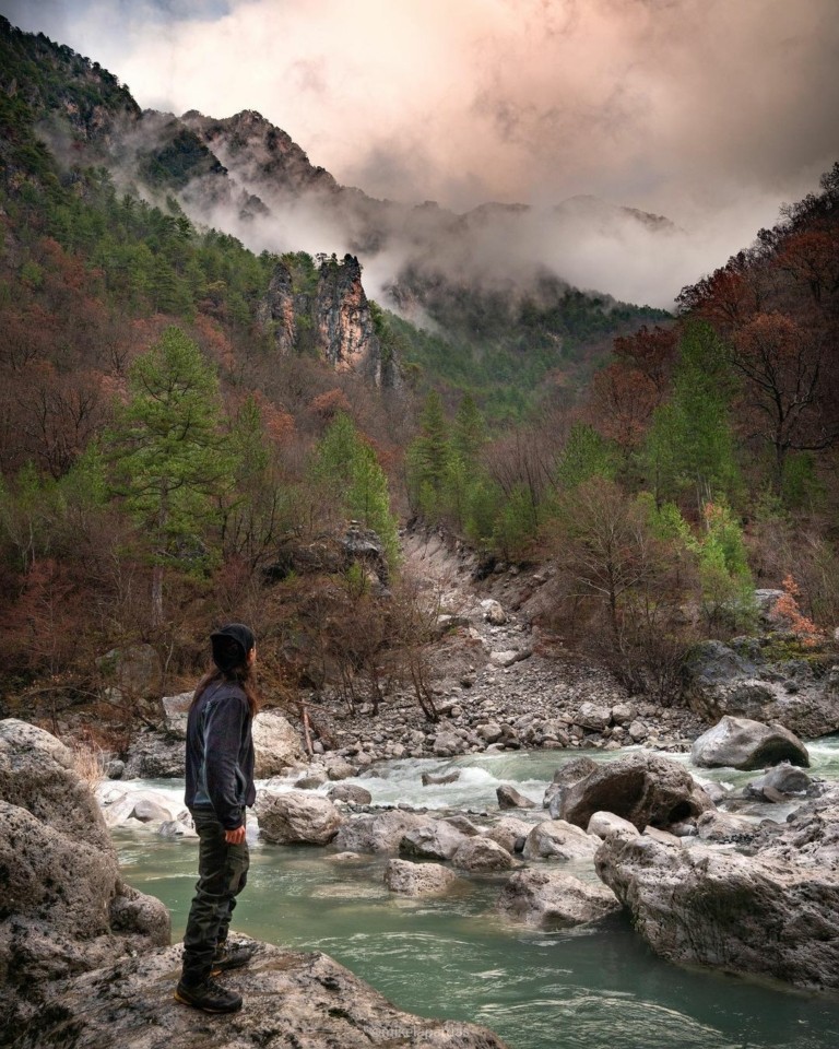 Τα κρυμμένα ταξιδιωτικά διαμάντια της Ελλάδας από τον φωτογράφο που έχει κάνει τη Φύση ιδεολογία