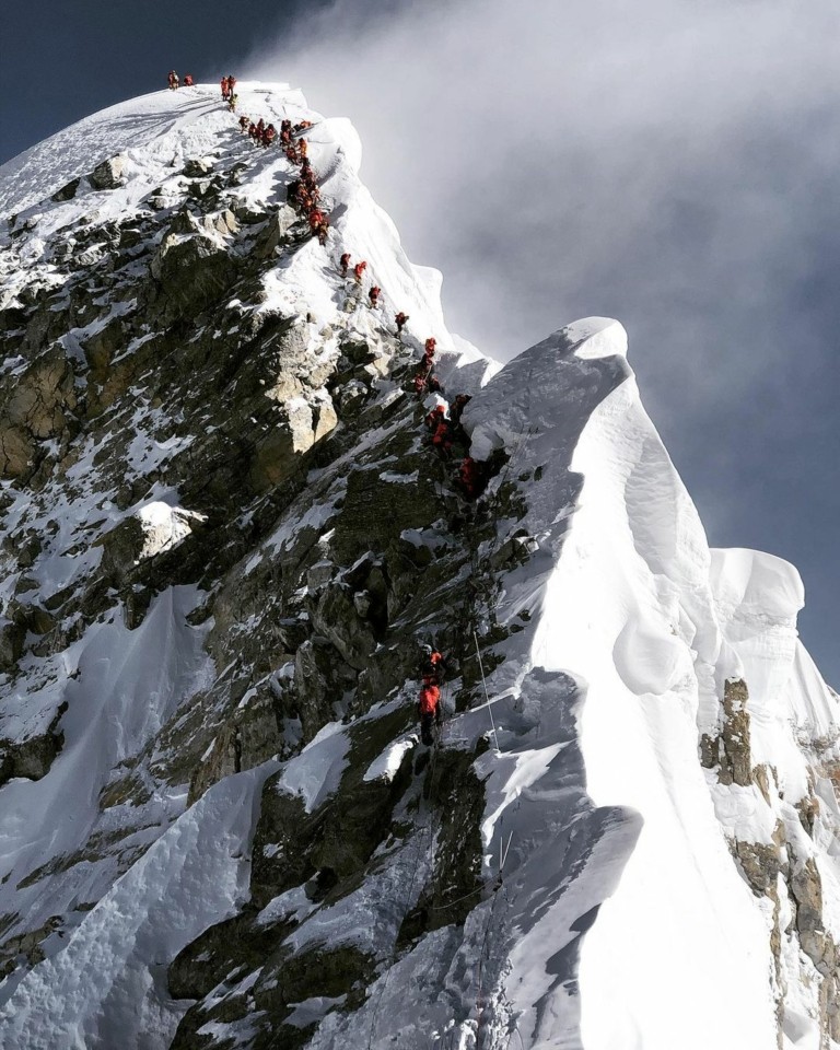 Eβερεστ: Κοσμοσυρροή για μια φωτό στην κορυφή – Ο τιμοκατάλογος της ανάβασης