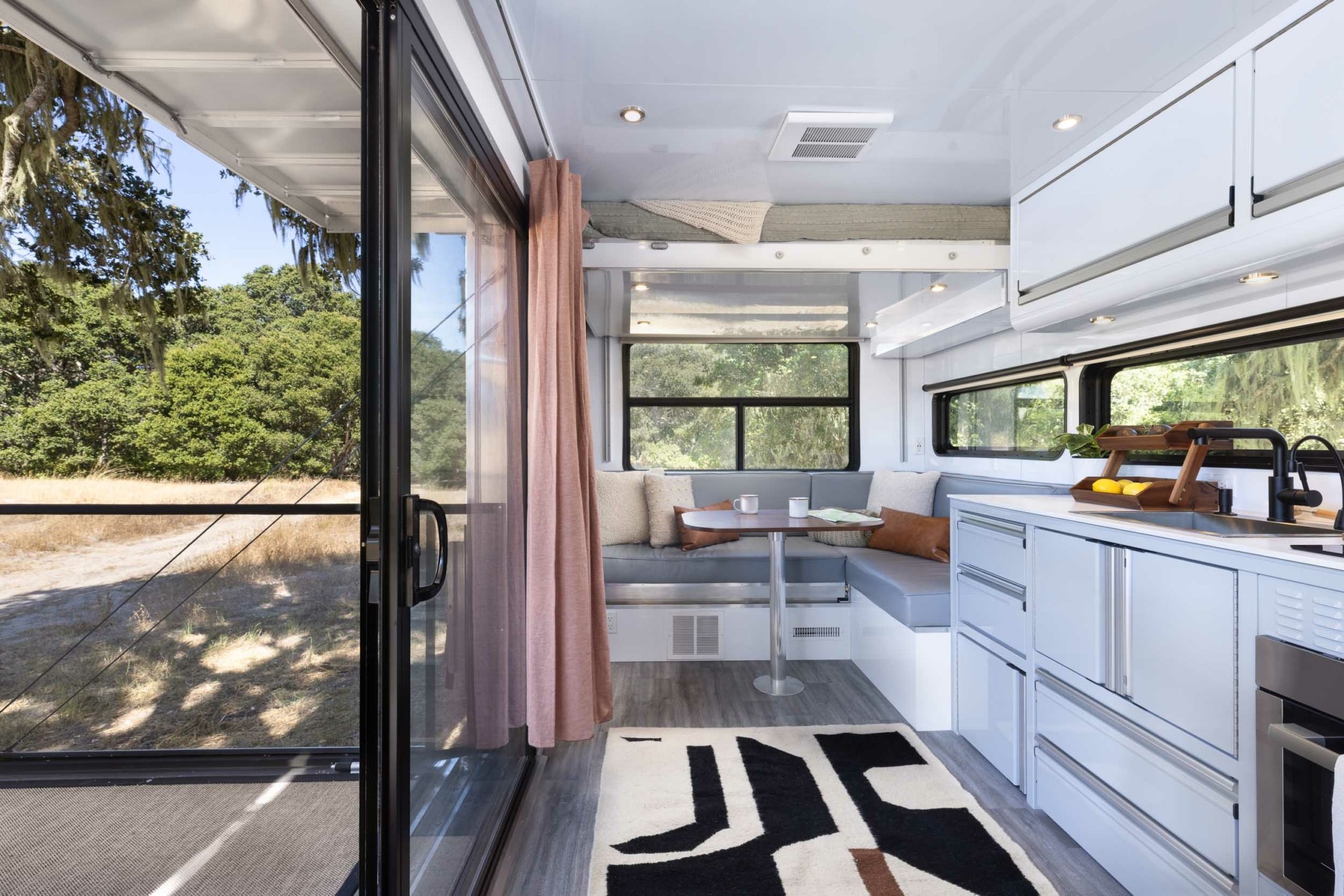 Αποδράσεις στη φύση με τα πιο high-end τροχόσπιτα στον κόσμο