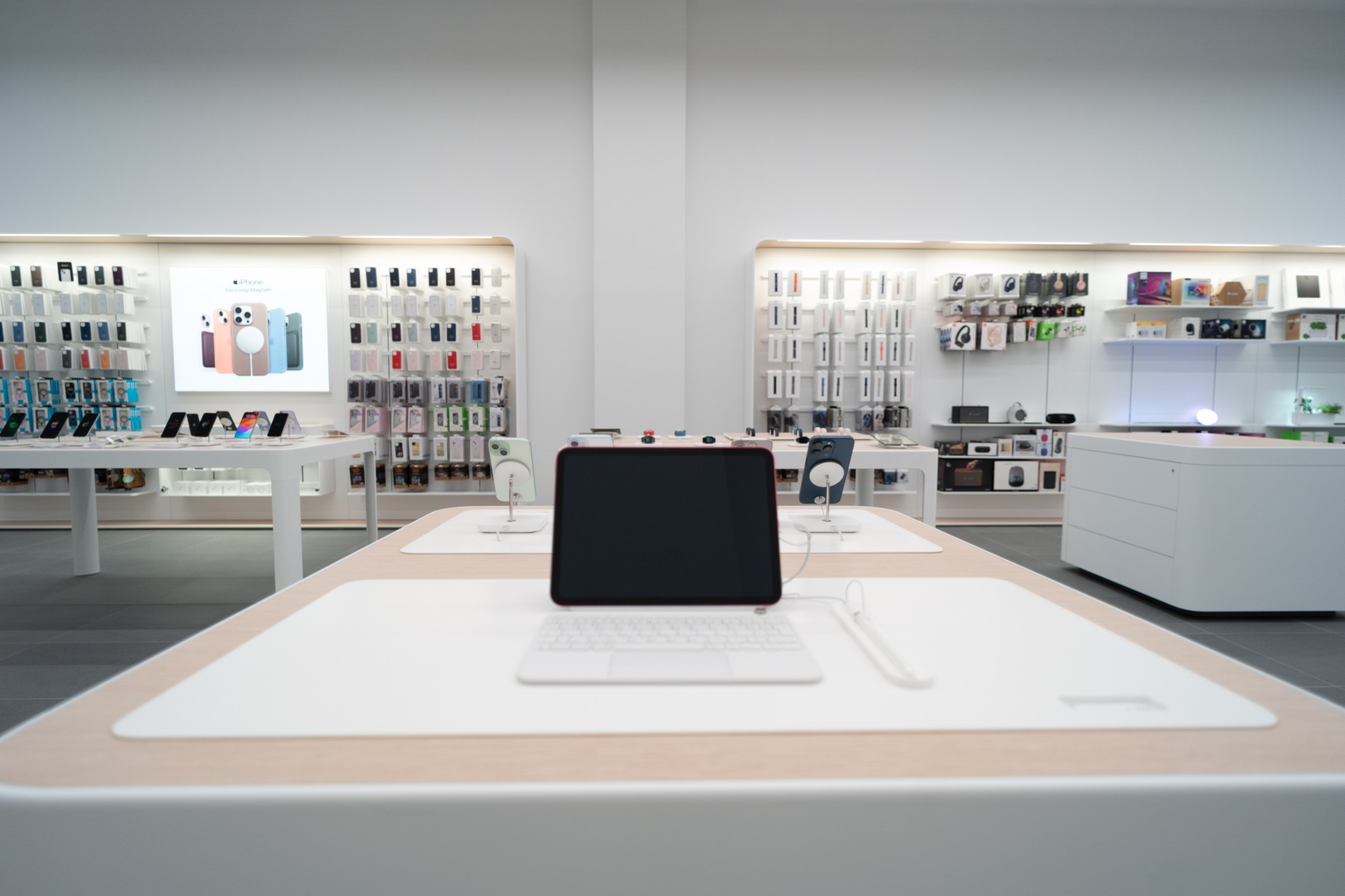 iStorm: Επιστρέφει με Apple Premium Partner Store στο εμπορικό κέντρο Mediterranean Cosmos