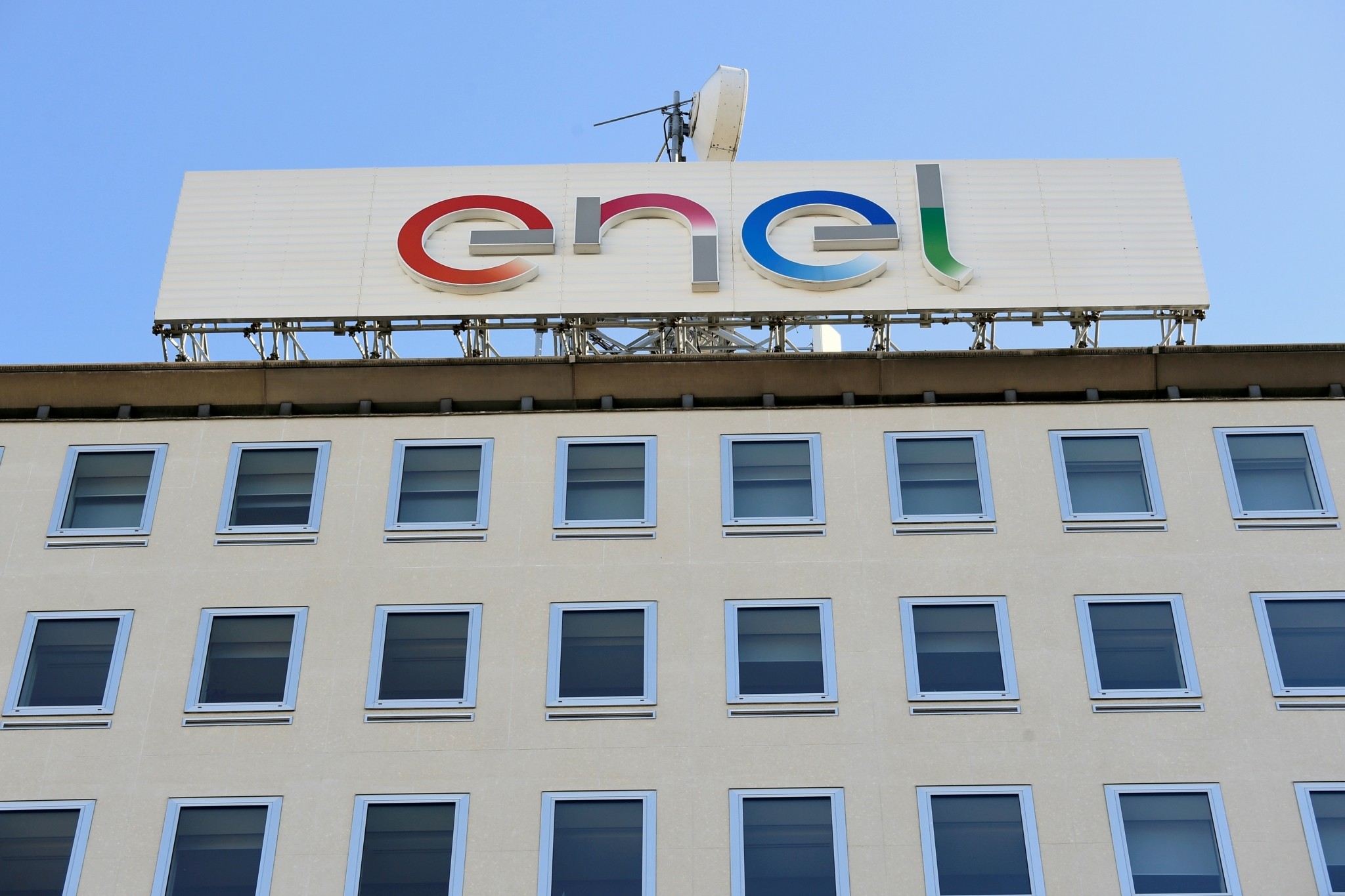 Enel: Προς νέα στρατηγική που «ποντάρει» στα πιο κερδοφόρα πράσινα έργα