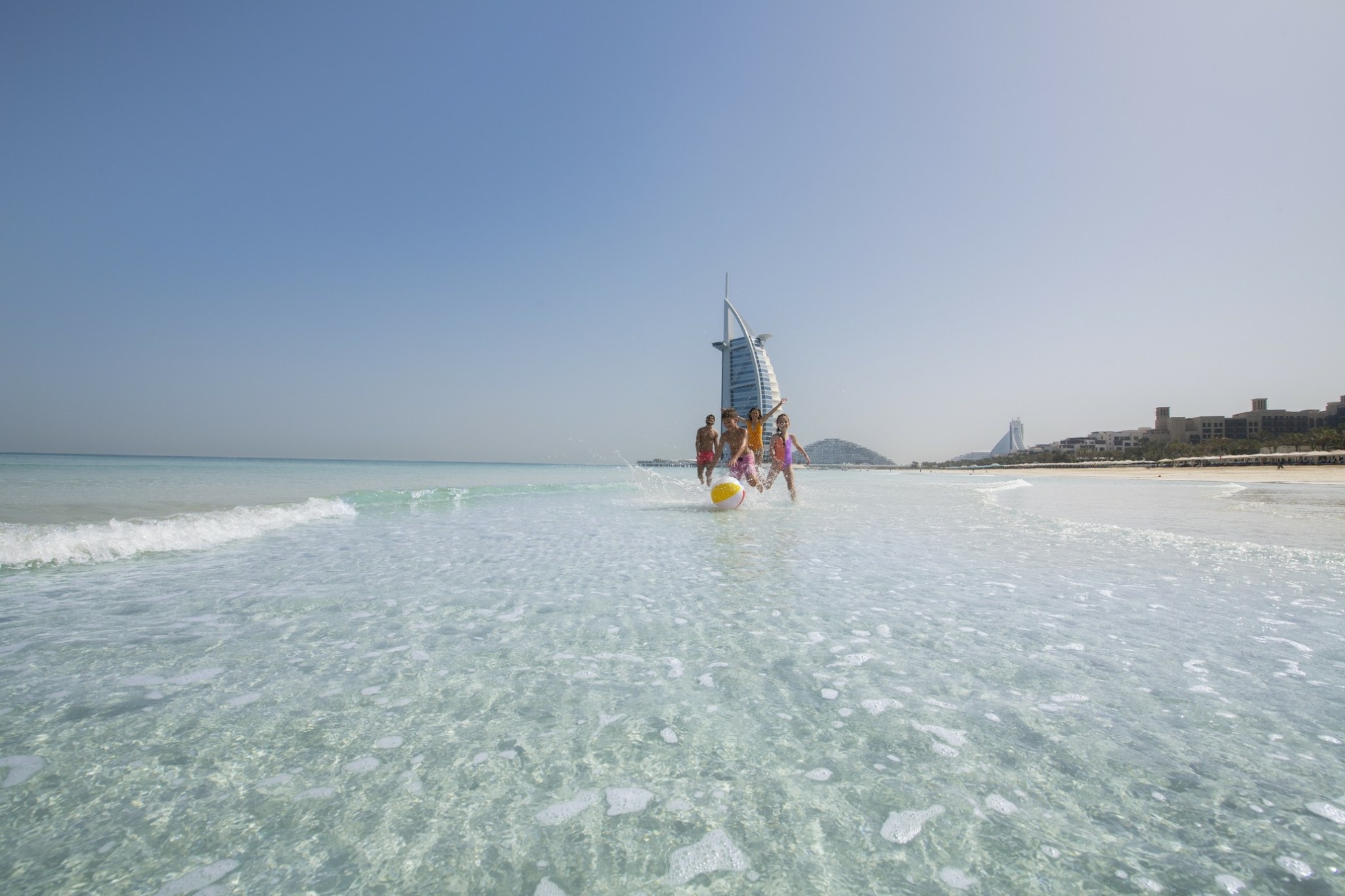 Emirates: Η κάρτα επιβίβασης «ξεκλειδώνει» εκατοντάδες προσφορές για ταξίδια στο Ντουμπάι τον χειμώνα