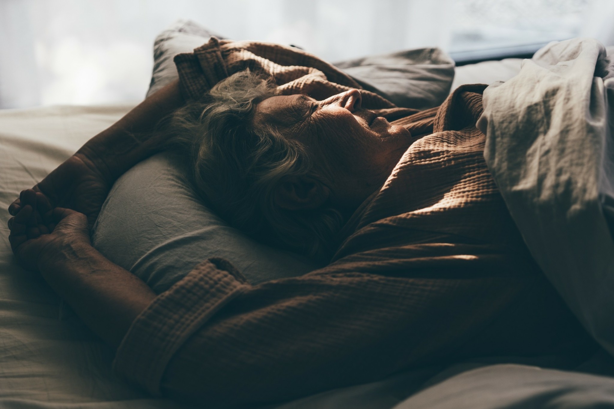 Γιατί κοιμόμαστε λιγότερο όσο μεγαλώνουμε