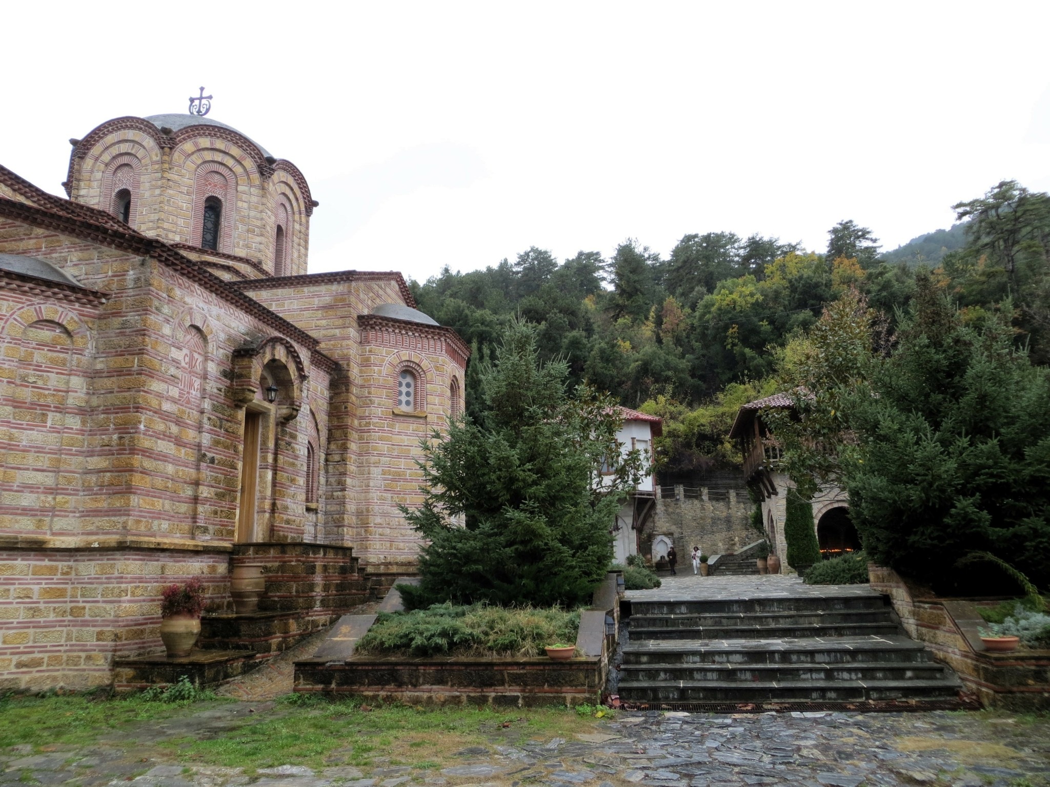 Η συγκλονιστική ιστορία πίσω από ένα σπάνιο μοναστήρι στη σκιά του Ολύμπου