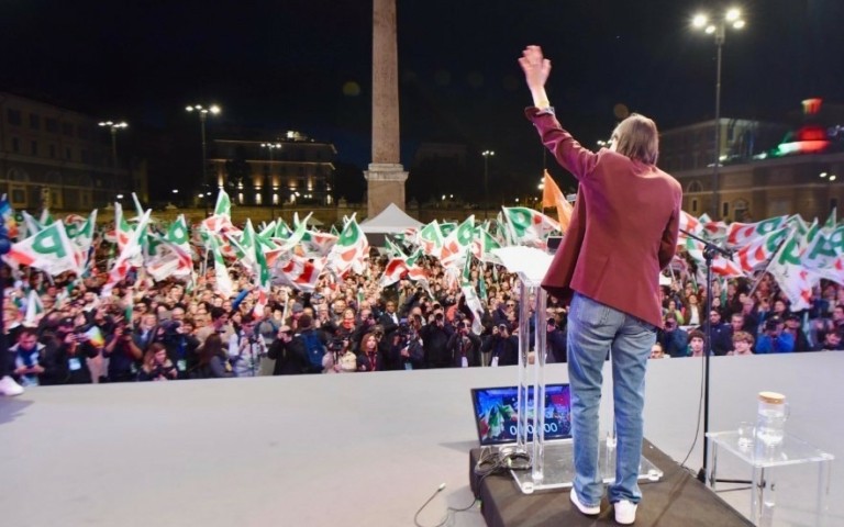 Μεγάλη αντικυβερνητική διαδήλωση στη Ρώμη – Πυρά της Κεντροαριστεράς κατά της Μελόνι