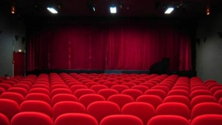 Κρατικά θέατρα: Αυξήθηκαν οι παραστάσεις το 2022 και μειώθηκαν οι επιχορηγήσεις (πίνακας)