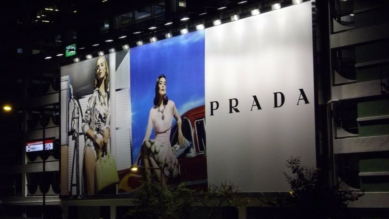 Prada: Οι μπαλαρίνες Miu Miu των 700 ευρώ αύξησαν τις πωλήσεις
