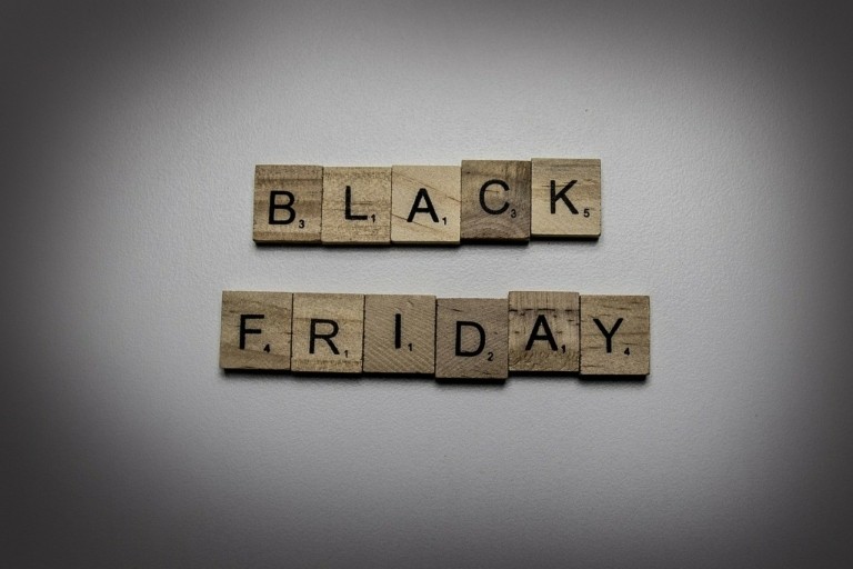 Black Friday: Ικανοποίηση από τους καταναλωτές για τις προσφορές αλλά και έρευνα για τις μεγάλες εκπτώσεις (vid)