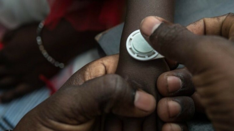 Ίδρυμα Bill & Melinda Gates: Χρηματοδοτεί με $23,6 εκατ. την παραγωγή εμβολίων χωρίς σύριγγα