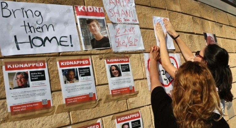 Πόλεμος στο Ισραήλ: Ώρες αγωνίας για την τήρηση της εκεχειρίας στη Γάζα – Ξεκινά στις 7 το πρωί