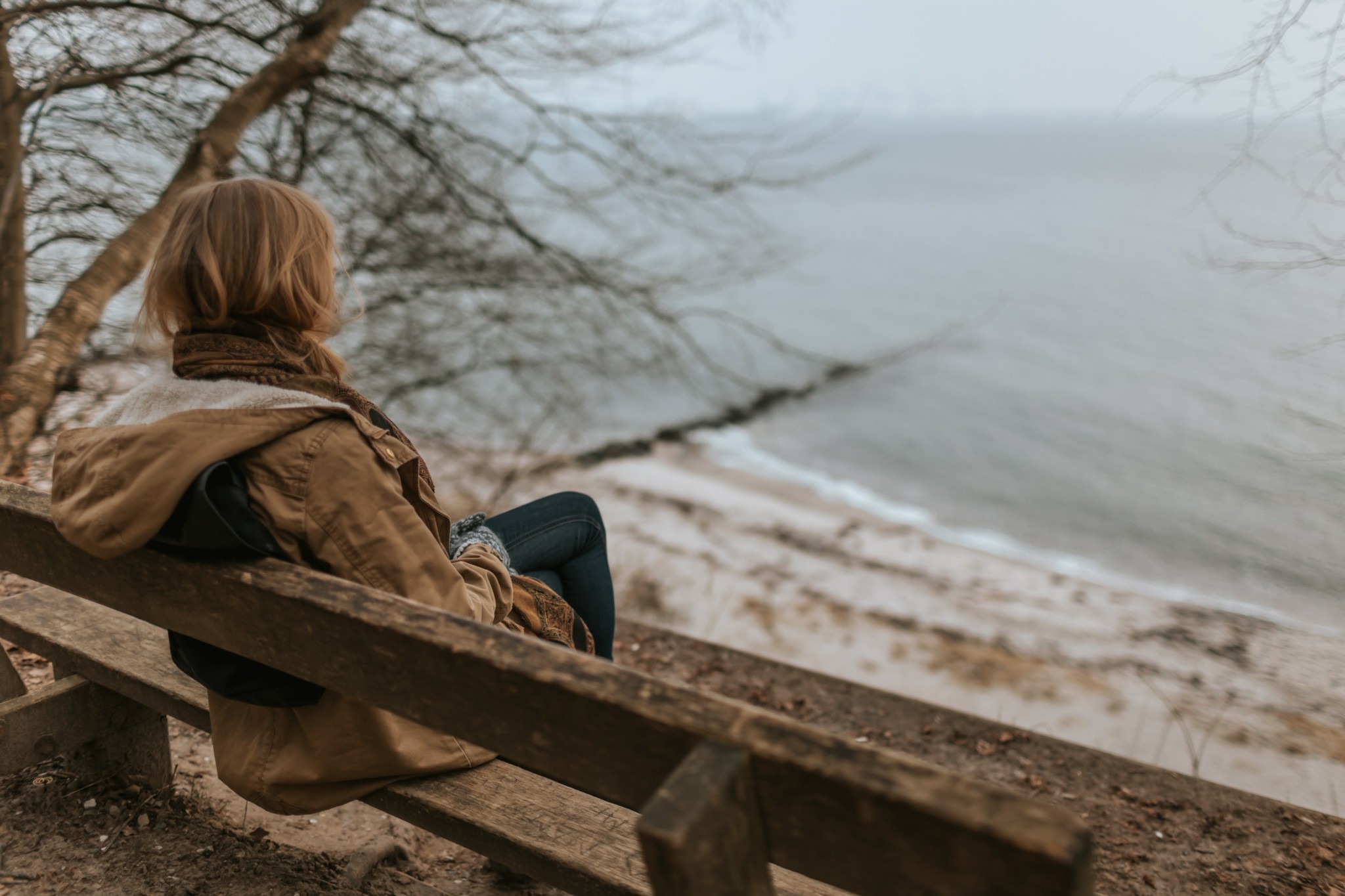 8 πράγματα που βοηθούν με τη χειμερινή κατάθλιψη