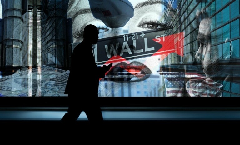 Έρευνα BofA: Οι επενδυτές «γυρίζουν την πλάτη» στα μετρητά – Ποιος είναι ο νέος «βασιλιάς» για το 2024