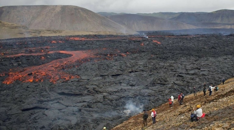 Ισλανδία: Εκκενώθηκε προληπτικά πόλη 4.000 κατοίκων υπό τον φόβο έκρηξης ηφαιστείου (tweets)