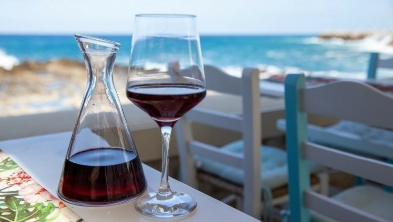 Αυγενάκης: Εργαλείο για την επιμήκυνση της τουριστικής περιόδου ο οινοτουρισμός