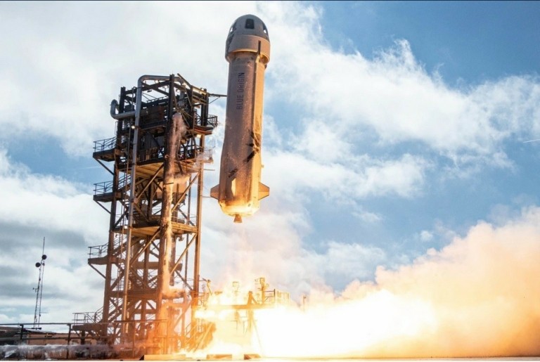 Blue Origin: Γιατί πήρε αναβολή η πρώτη διαστημική πτήση της
