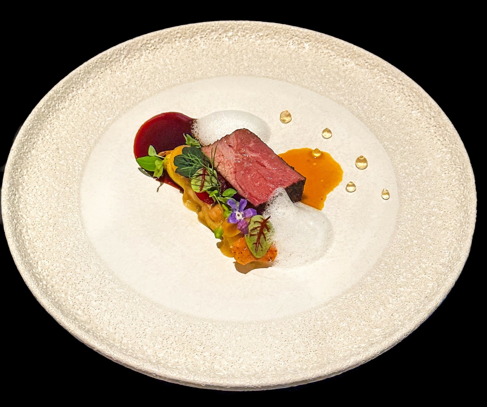 Μια κορυφαία γαστρονομική εμπειρία στο Hytra Restaurant & Bar