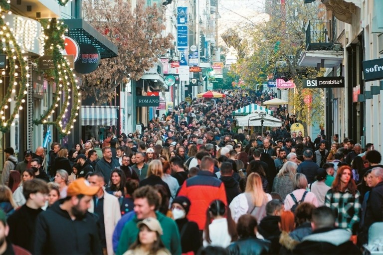 Αυξήσεις μισθών και συντάξεων δίνουν ανάσα στην αγορά