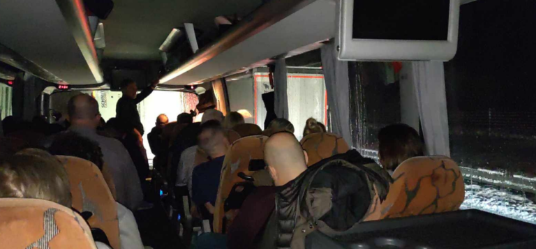 Εγκλωβισμένοι 100 Θεσσαλονικείς εκδρομείς εν μέσω χιονοθύελλας στον δρόμο για Βιέννη (vid)