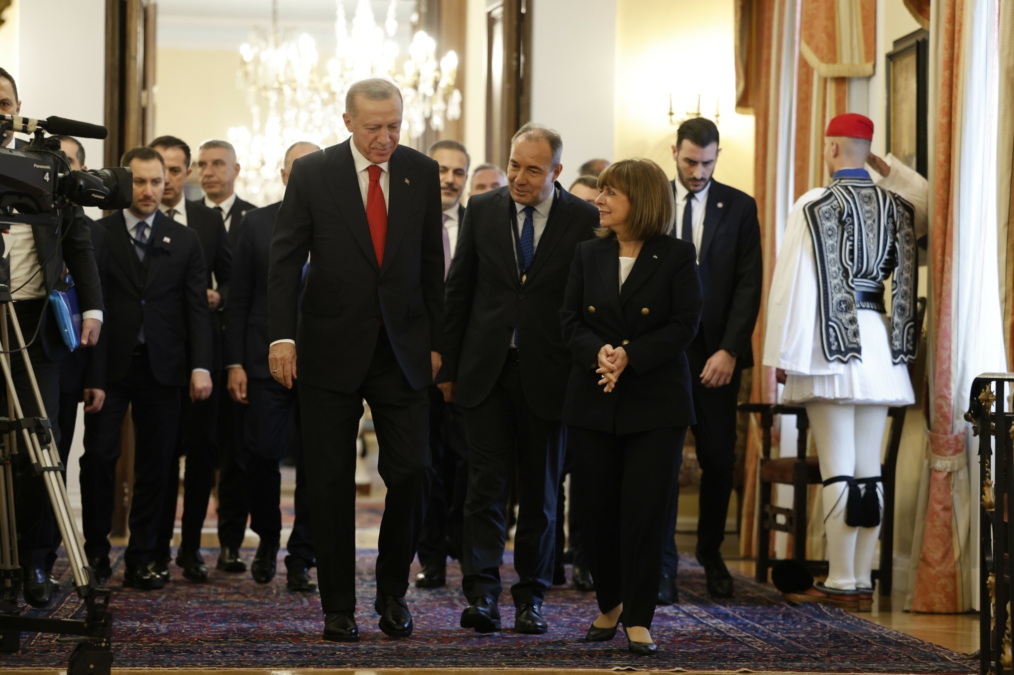 Reuters για επίσκεψη Ερντογάν: Ελλάδα και Τουρκία επιδιώκουν την επανεκκίνηση των διμερών σχέσεων