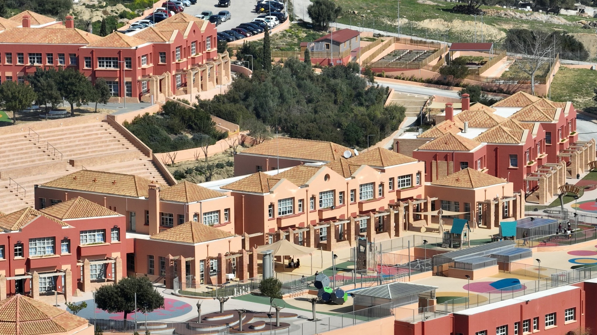 Φωτοβολταϊκό σταθμό στο Pierce στα Σπάτα εγκαθιστά το Αμερικανικό Κολλέγιο