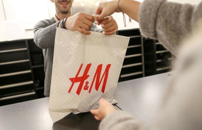H&M: Η μειωμένη ζήτηση για fast fashion ρίχνει πωλήσεις και έσοδα