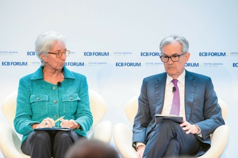 Ο Πάουελ της Fed έγινε «περιστέρι», αλλά η Λαγκάρντ επιμένει να παριστάνει το «γεράκι»