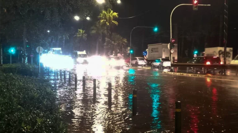 Κίνηση στους δρόμους: Κυκλοφοριακό χάος σε παραλιακή και Κηφισό – Πλημμύρισε ο Φλοίσβος (upd)