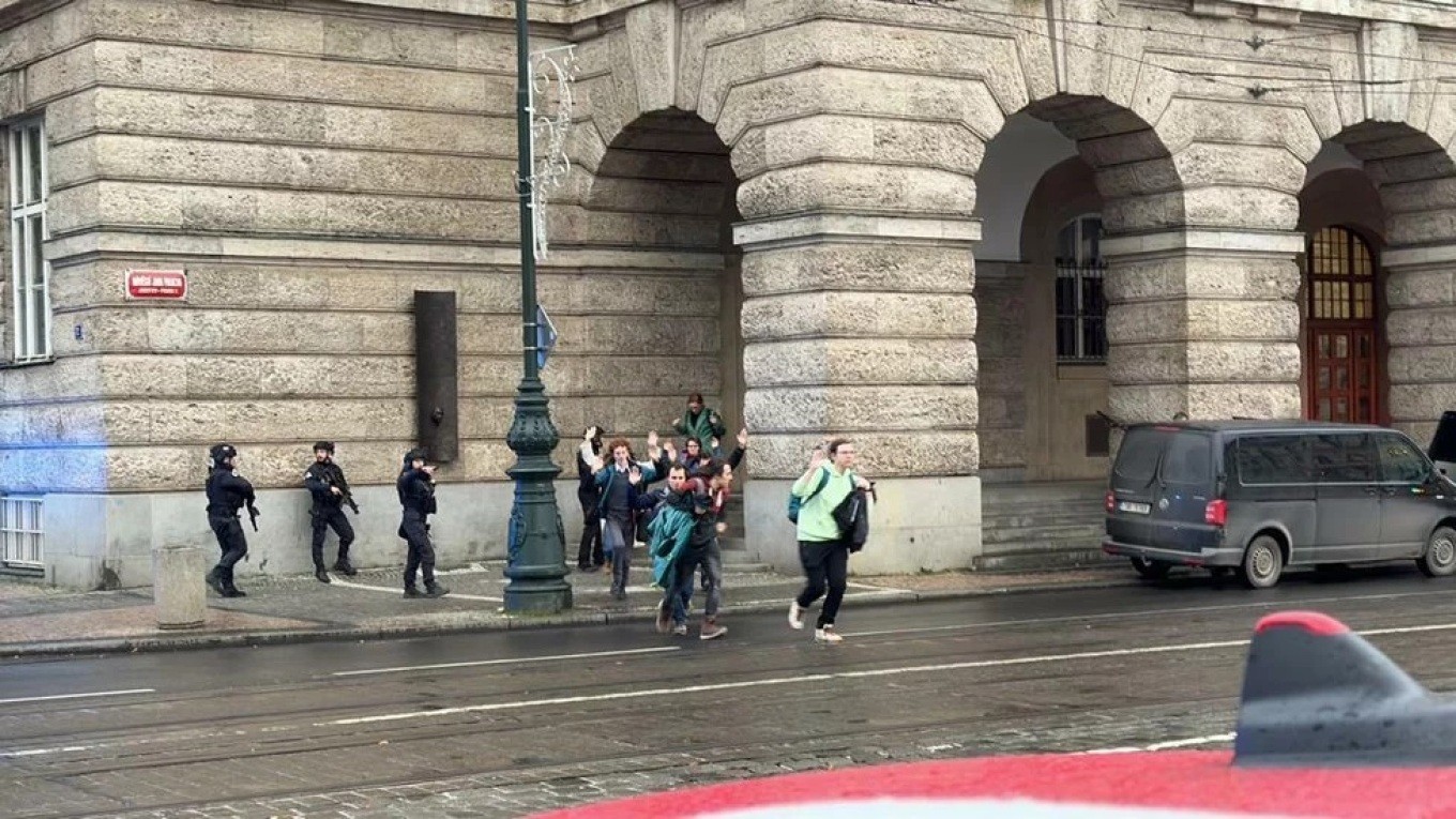 Πράγα: Κλειστή μέχρι τον Φεβρουάριο η Σχολή Καλών Τεχνών μετά τη φονική επίθεση