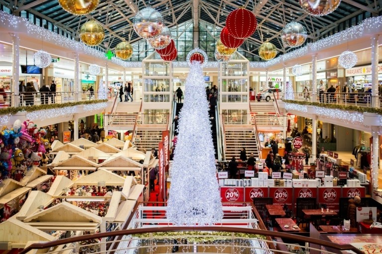 Klarna: Το 84% των καταναλωτών ανησυχεί για τα οικονομικά του – Πού θα ξοδέψουν τα περισσότερα τις γιορτές