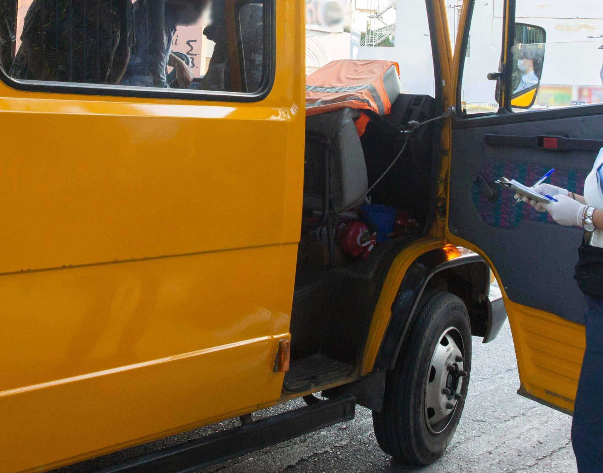 Κηφισιά: Αναζητούνται ο οδηγός και η συνοδός που ξέχασαν το 4,5 ετών αγοράκι για έξι ώρες μέσα σε σχολικό