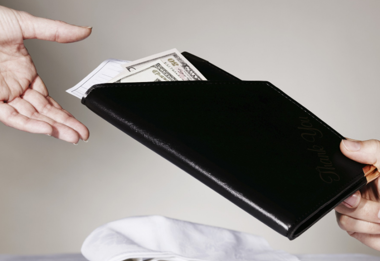 Αυτοδημιούργητος εκατομμυριούχος: Δούλευε στα McDonald’s και «αρνείται» να δώσει φιλοδώρημα για 3 πράγματα