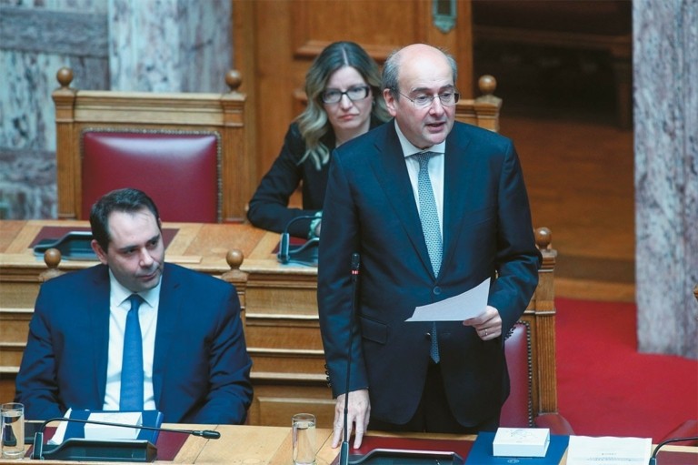 Tι φόρο θα πληρώσουν τελικά οι επαγγελματίες ανά κλάδο το 2024