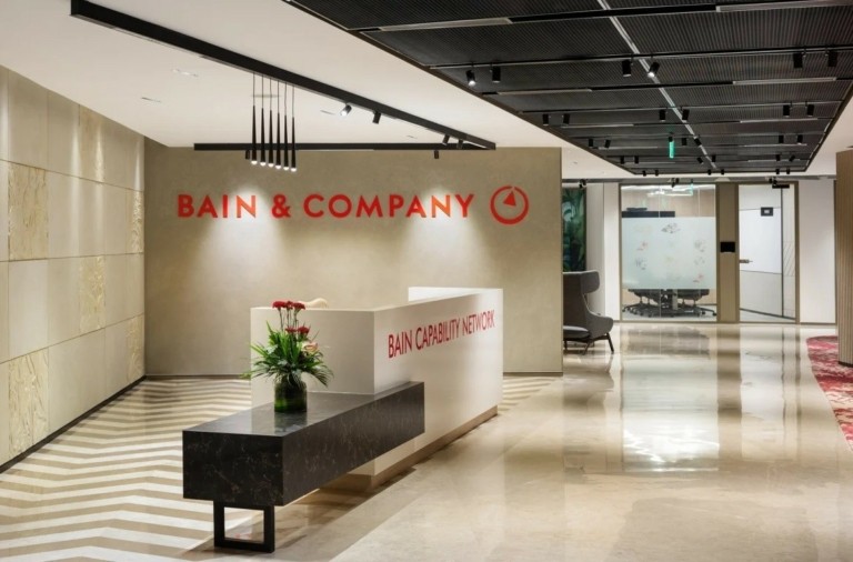 Bain: Η τεχνητή νοημοσύνη θα ενισχύσει τον τομέα των συγχωνεύσεων και εξαγορών