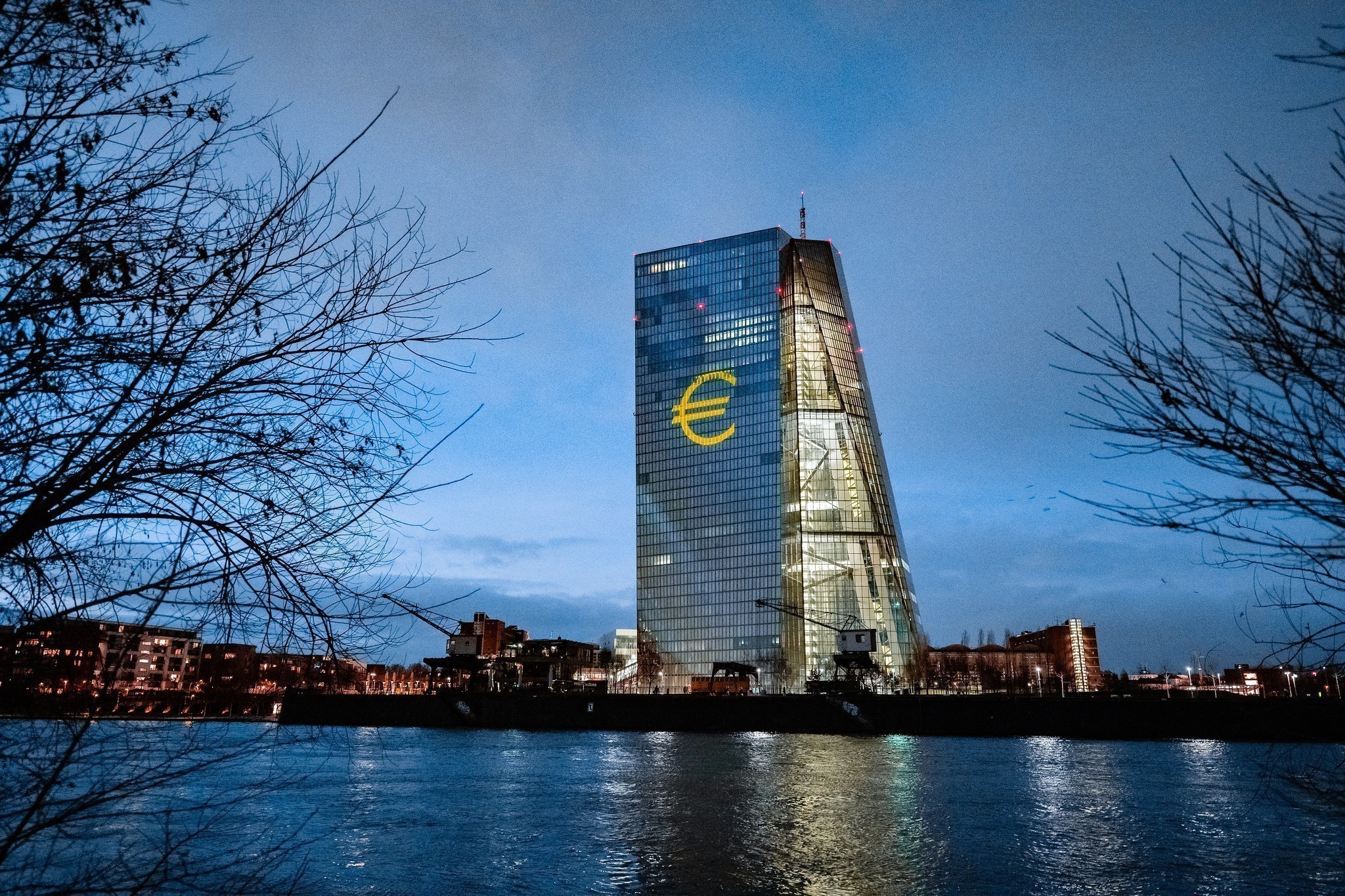 ΕΚΤ: Μειώθηκαν οι προσδοκίες των καταναλωτών για τον πληθωρισμό ευρωζώνης