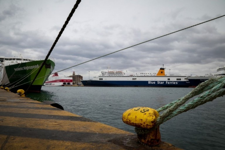 Λύνουν κάβους τα πλοία από Πειραιά για Κυκλάδες και Δωδεκάνησα