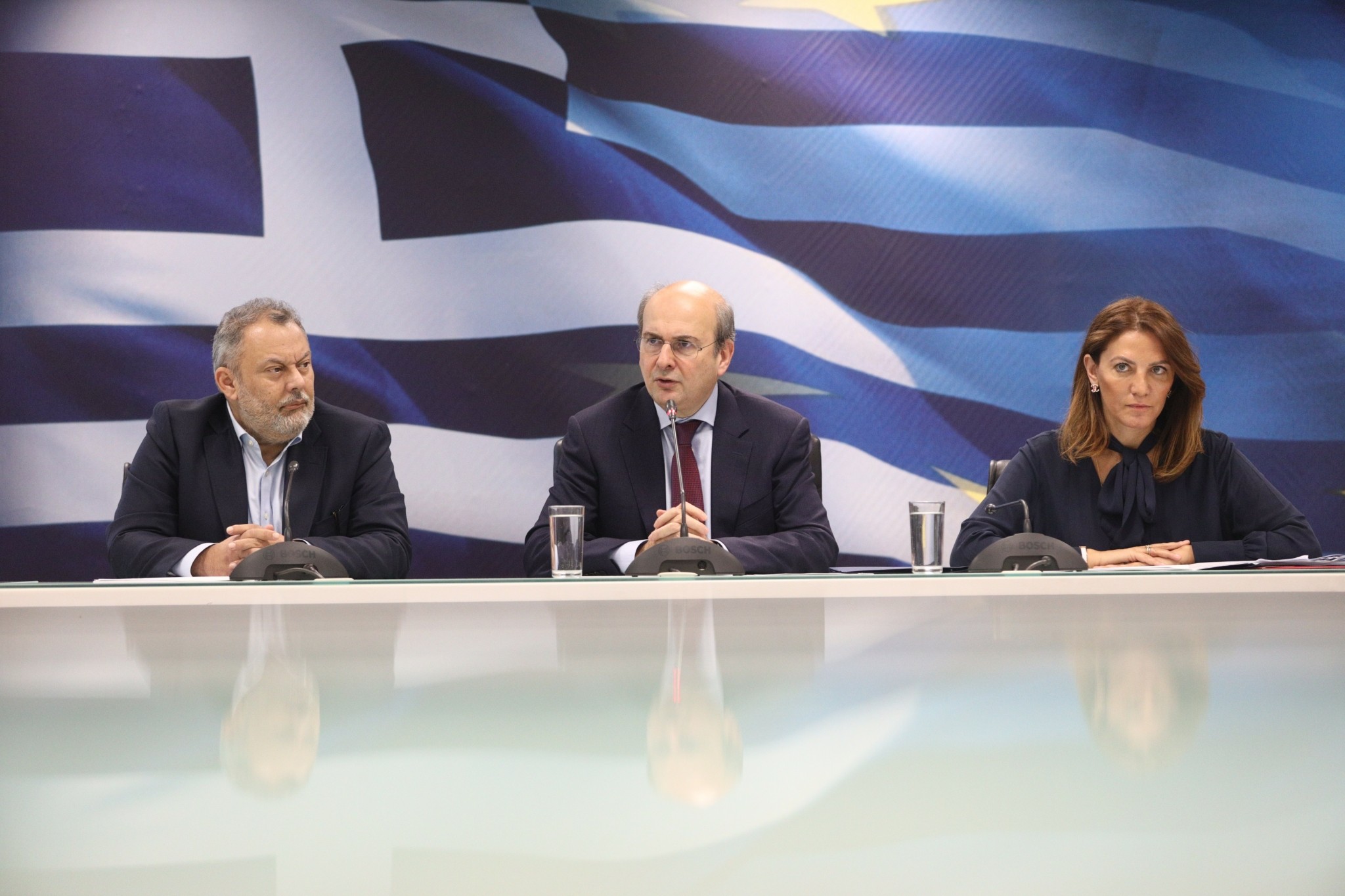 Χατζηδάκης: Πώς θα αξιοποιούνται οι παραλίες – Ψηφιακοί διαγωνισμοί και αυστηρότερα πρόστιμα